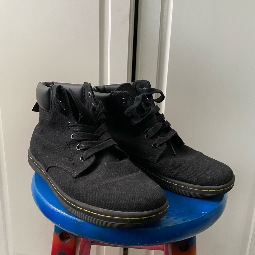 DR MARTENS SHOE